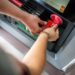 ¡Evita ser víctima de “desplazadores de tarjetas” en cajeros automáticos y denuncia al 9-1-1 o 089 la presencia de personas sospechosas!