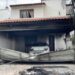 Grupo armado vandaliza vivienda y quema vehículo robado en Camino Real