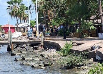 Adulto mayor es localizado sin vida flotando en el muelle de El Conchal, en Eldorado