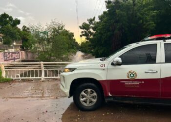 Lluvias movilizan a Protección Civil: rescatan a cuatro personas y atienden más de 20 emergencias en Culiacán