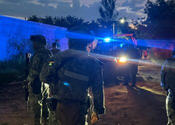 Localizan cuerpo envuelto en una cobija junto a un colchón en una brecha al norte de Culiacán