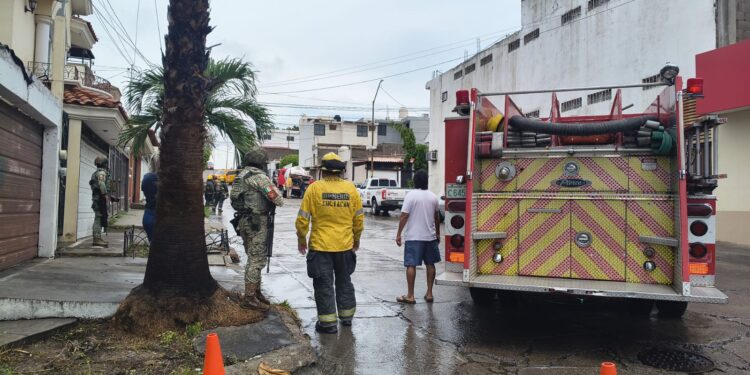 Fuga de gas LP en pipa moviliza a cuerpos de emergencia en la colonia Loma Linda