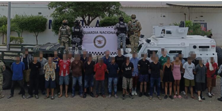 Grupo Interinstitucional detiene a 28 presuntos sicarios y asegura 15 armas largas, municiones y equipo táctico en Mazatlán