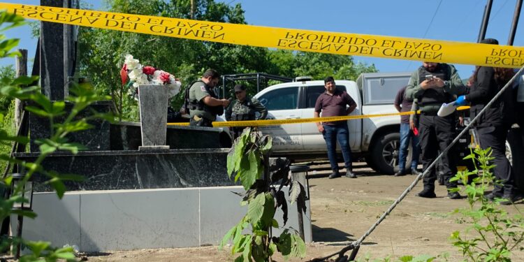 Localizan asesinados a balazos a dos hombres junto a carretera Badiraguato-Surutato