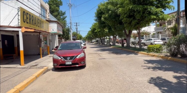 Atienden rezago de alumbrado público en Aguaruto; había 150 luminarias sin funcionar
