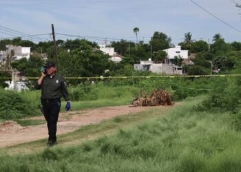 Encuentran asesinado a hombre desconocido en Lomas de Tamazula