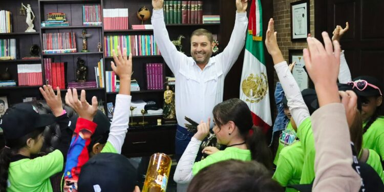 Con gran éxito transcurren los Cursos de Verano en Badiraguato; el alcalde José Paz López convive con las niñas y niños participantes