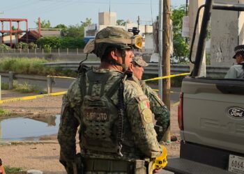 Asesinan a joven de 29 años en puente peatonal del campo El Diez