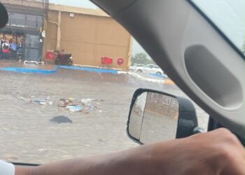 Reporte preliminar: Lluvias movilizan a Protección Civil y rescatan a 25 pasajeros en Culiacán