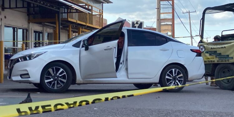 Hombre resulta herido a balazos mientras viajaba con su familia en Culiacán