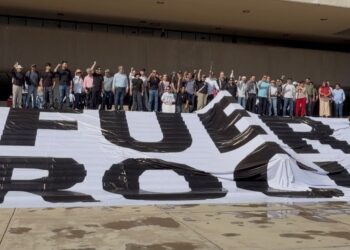 Empresarios y ciudadanos se manifiestan en Palacio de Gobierno y piden un cambio para Sinaloa