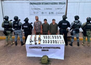 Tras reporte ciudadano, el Grupo Interinstitucional detiene a tres civiles con armas largas, cargadores y municiones, en Mazatlán
