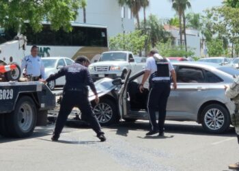 Detienen a hombre tras persecución al norte de Culiacán; aseguran vehículo con arma y ponchallantas