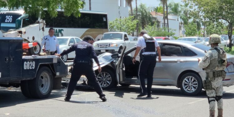 Detienen a hombre tras persecución al norte de Culiacán; aseguran vehículo con arma y ponchallantas