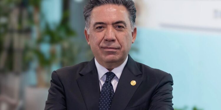 Enrique Inzunza rompe con bancada de Morena; seguirá en el Senado como independiente