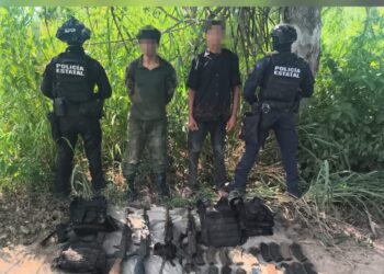 Grupo Interinstitucional detiene a tres personas y asegura armas, municiones y equipo táctico en Escuinapa