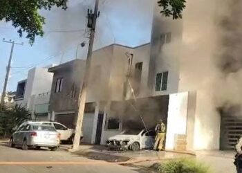 Grupo armado ataca e incendia edificio en la colonia Montebello, en Culiacán