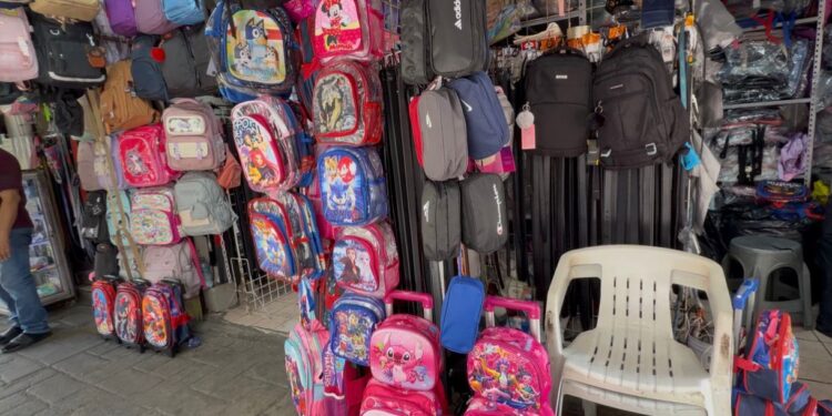 Comerciantes reportan repunte de hasta 60% en ventas por regreso a clases en Culiacán
