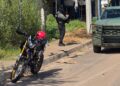 Presuntos asesinos de motociclista chocan durante la huida y abandonan arma en vehículo