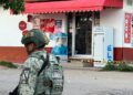 Asesinan a balazos a vendedor de tortillas dentro de una tienda de abarrotes en Culiacán