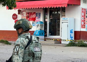 Asesinan a balazos a vendedor de tortillas dentro de una tienda de abarrotes en Culiacán
