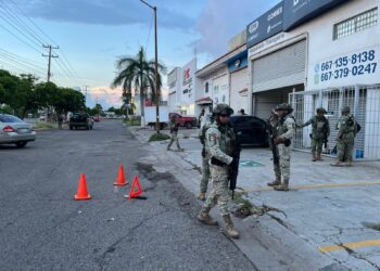 Atacan a balazos a un hombre al salir de privada en Culiacán