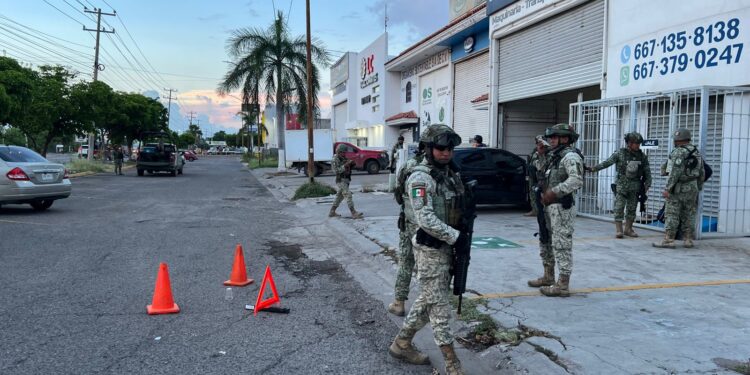 Atacan a balazos a un hombre al salir de privada en Culiacán