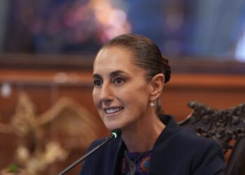 “El poder que olvida al pueblo termina enfrentándose a la historia”: Sheinbaum