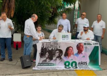 Jubilados de CFE alzan la voz contra reforma a pensiones; entregarán mensajes a Sheinbaum
