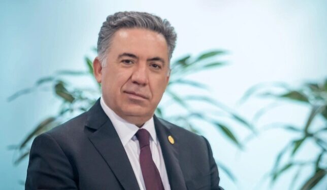 Morena marca distancia de Enrique Inzunza y revisará su permanencia en el partido