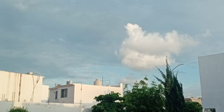Calor, humedad y posibilidad de tormentas marcan la tarde en Sinaloa
