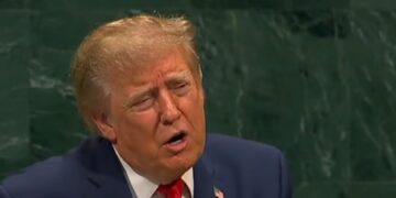 Trump acusa a México de ser epicentro del narcotráfico y lanza advertencia militar