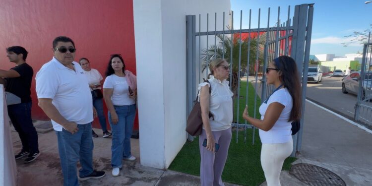 Padres protestan tras amenaza en colegio de Culiacán; exigen vigilancia permanente y una revisión exhaustiva del plantel