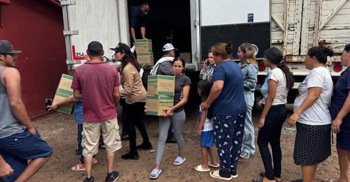 Entrega de apoyos por lluvias en El Colorado, Ahome Sistema DIF Sinaloa