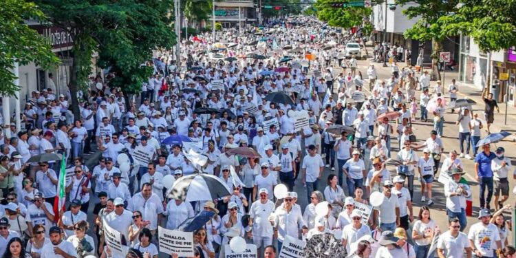 Culiacán alza la voz por la paz: cientos marchan tras dos años de violencia