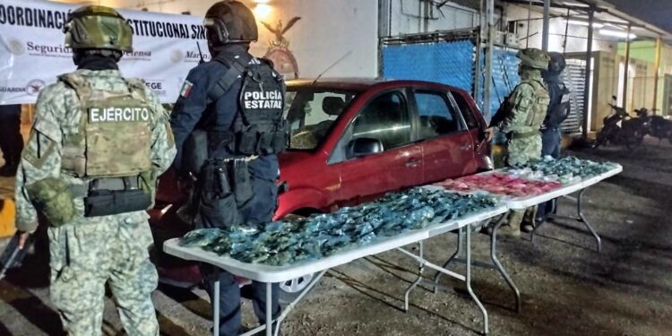 Localizan en un automóvil abandonado 3 mil 310 dosis de drogas en Mazatlán