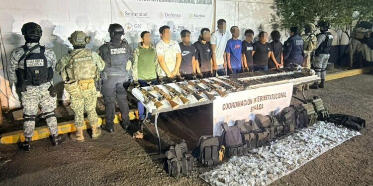 En Rosario, el Grupo Interinstitucional detuvo a 9 civiles, entre ellos mujeres, colombianos y un cubano; les aseguraron fusiles y presunta droga
