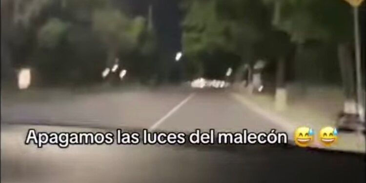 Apagaron luminarias del Malecón y lo subieron a TikTok; Ayuntamiento analiza sanción