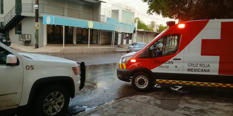 Muere madre de familia tras recibir descarga eléctrica afuera de primaria en Culiacán