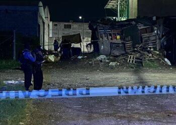 Asesinan a balazos a joven mujer dentro de una choza en una zona de invasiones al sur de Culiacán