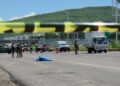 Asesinan a balazos a un hombre sobre La Costerita; autoridades investigan posible identidad