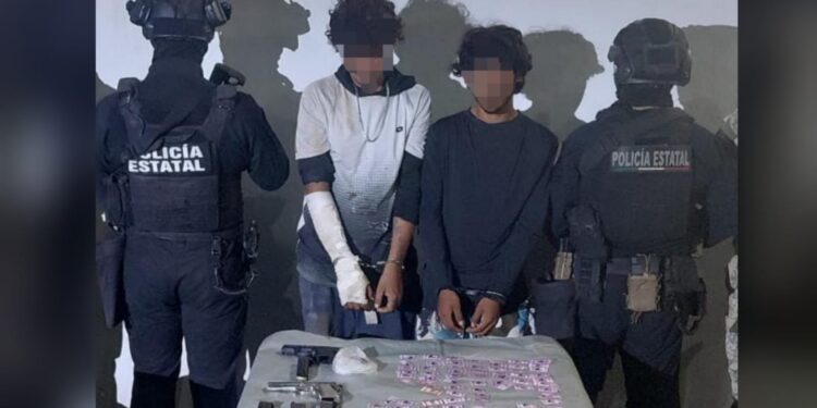 El Grupo Interinstitucional detuvo a dos civiles armados y presunta droga, en Mazatlán; uno es menor de edad