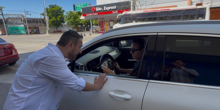 Jorge González lleva a las calles de Culiacán su segundo informe legislativo; aún desconoce si será el candidato del PAN por la alcaldía de Culiacán