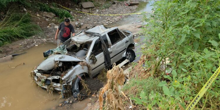 Lluvias provocan arrastre de vehículos y rescate de personas en Culiacán