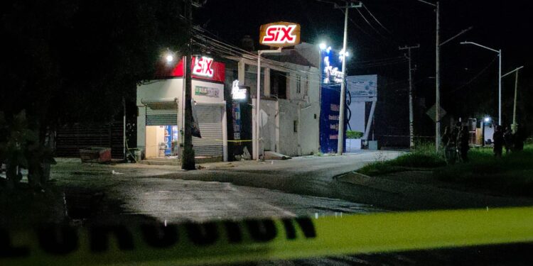 Ataque a balazos deja un muerto y un herido en expendio de cerveza en Culiacán