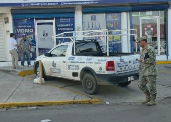 Persecución a balazos deja vehículos dañados y movilización policiaca en Culiacán
