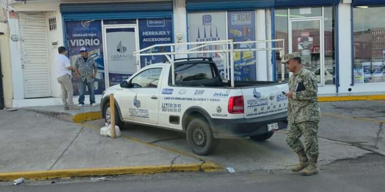 Persecución a balazos deja vehículos dañados y movilización policiaca en Culiacán