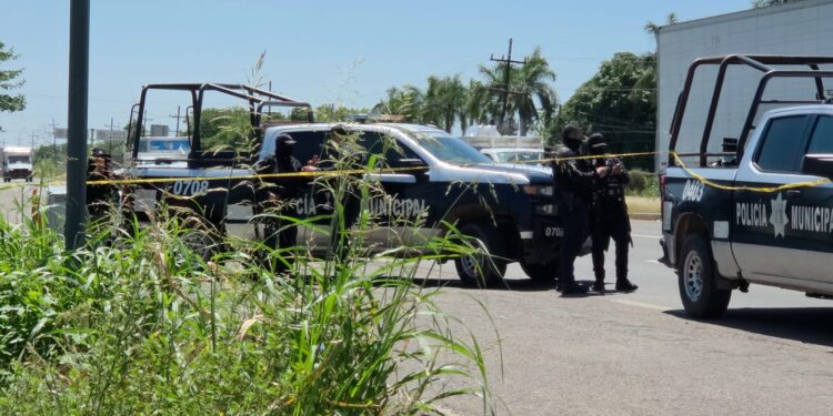 Localizan asesinado a balazos a un hombre junto a la carretera Culiacán-Eldorado
