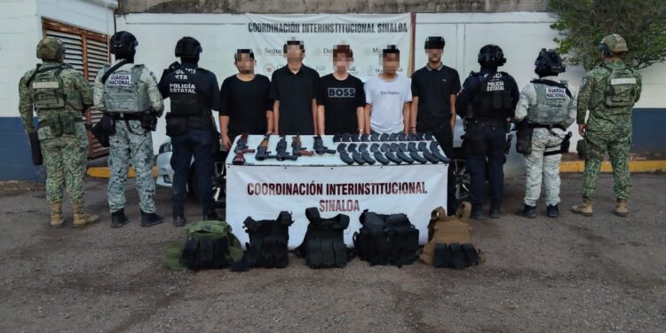Tras denuncia anónima al 089, el Grupo Interinstitucional detuvo a 5 civiles, con fusiles y municiones