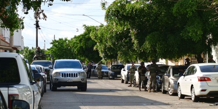 Balean a un hombre y privan de la libertad a otro en Infonavit Humaya